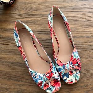 Kelly and Katie wedge sandals. Size 9